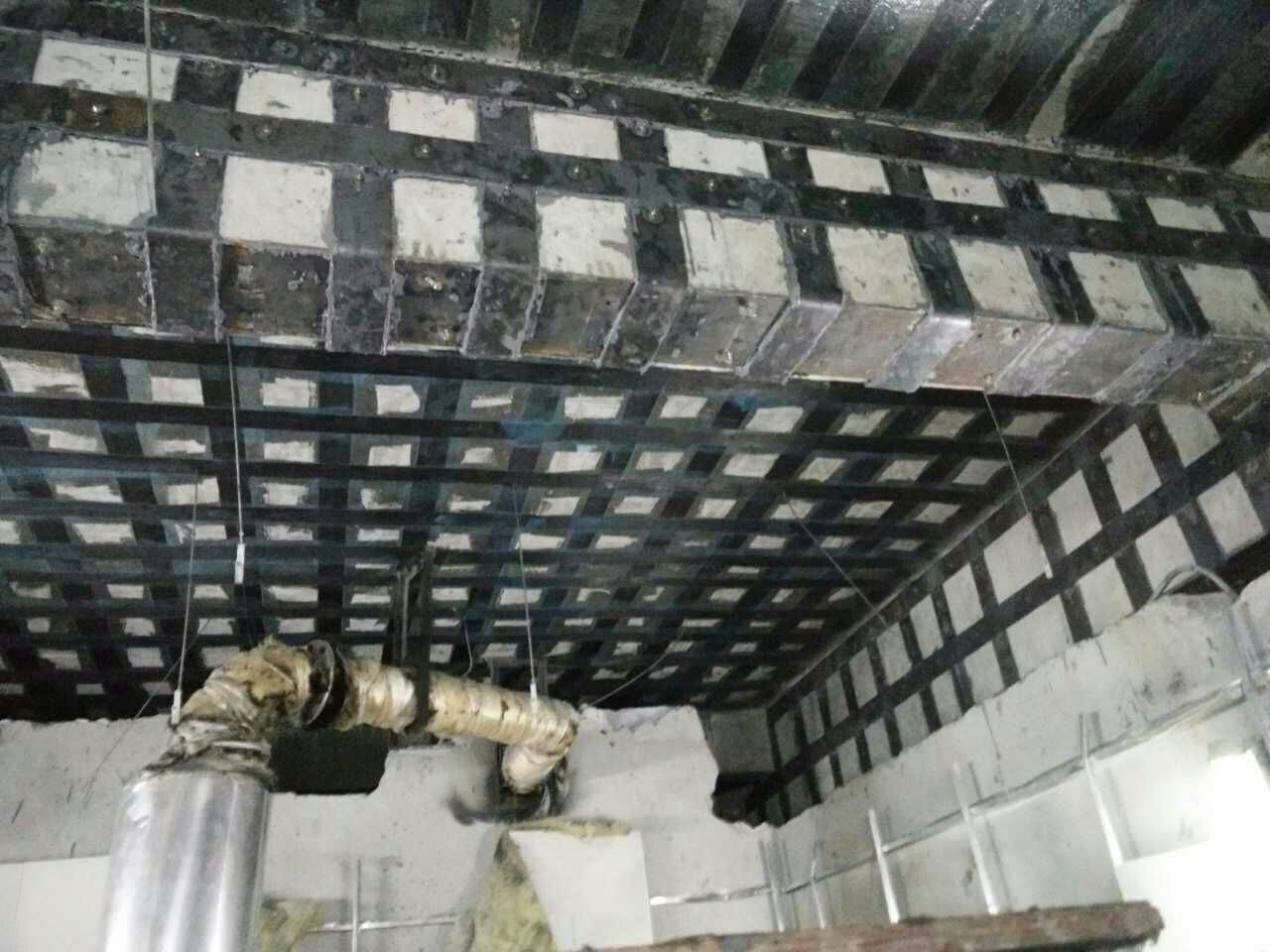 山水一品三期工地粘鋼加固現場