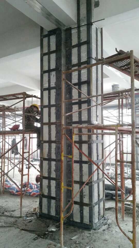 采用粘鋼加固施工方案的施工現場
