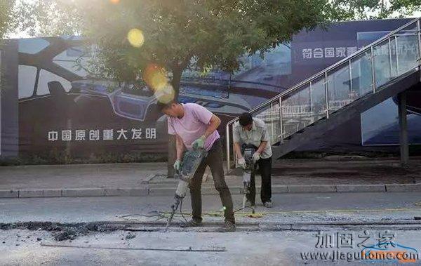 巴鐵慘遭拆除,現在要做的是路面加固補強？