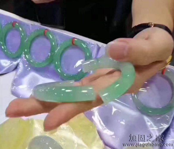 女子摔斷30萬玉鐲后竟不知所蹤，手鐲能進行改造加固設計？