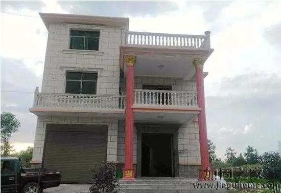 江西包工頭花50萬自建農村土樓，外觀丑爆但房屋地基穩固。